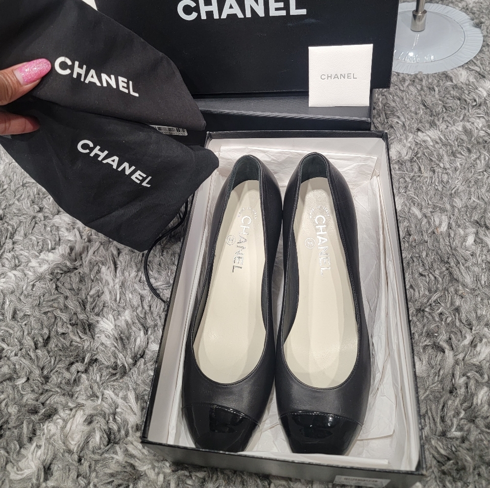 CHANEL 2011 Interlocking CC Logo Pumps Size:38